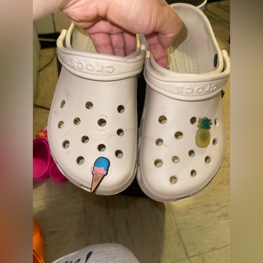 Women’s crocs